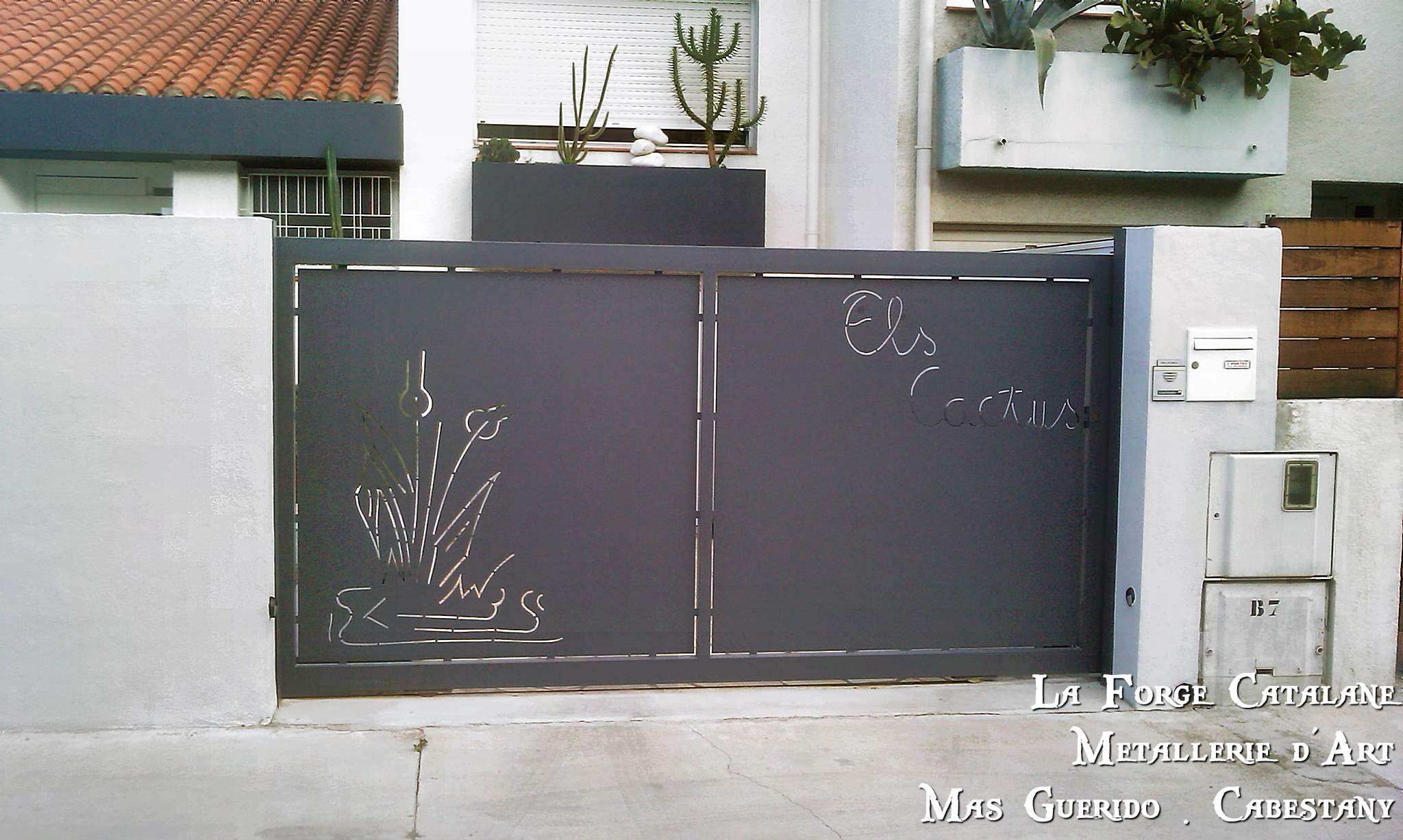 Portail tole pleine decoupe laser forge catalane.jpg